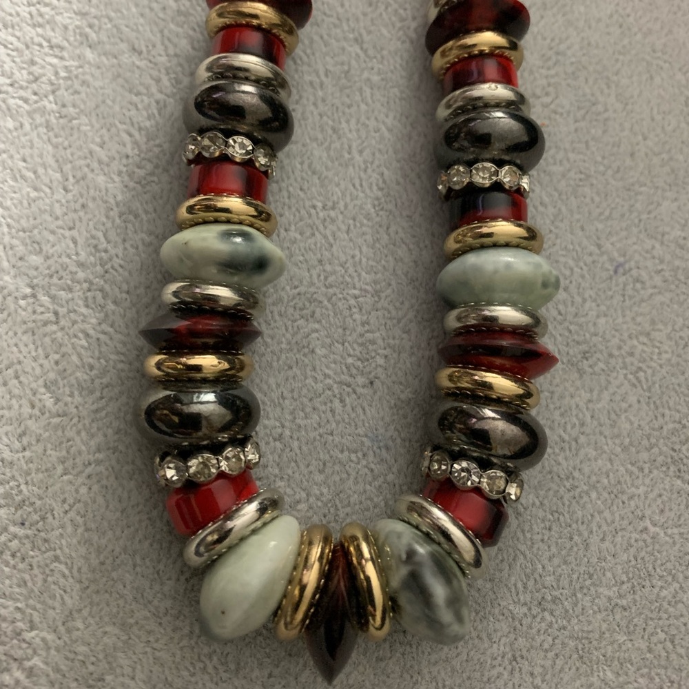 Beautiful beaded necklace. Approx. 10” long